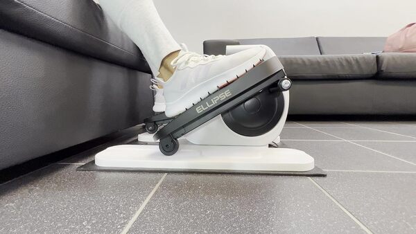 MYBO TV Ellipse - Vélo Élliptique Assis Motorisé - Brisez la Sédentarité - Renforcez Vos Jambes - Stimulez Votre Circulation - Compact et Facile à Utiliser - Vu à la Télé, Noir