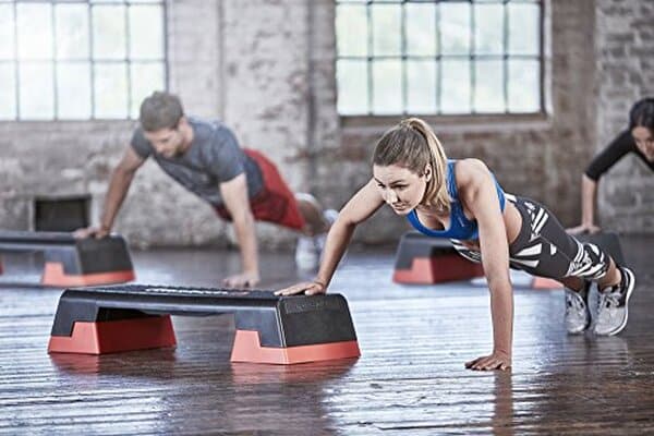 Découvrez la reebok RSP-16150 : une plateforme de fitness polyvalente idéale pour diversifier vos entraînements à domicile et atteindre vos objectifs sportifs.